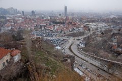 Bentderesi Caddesi, Hisar ve Hıdırlık Tepesi arasında akan Hatip Çayı’nın yatağı üzerine yapılmış. Bu civardaki beton ve asfalt kaplamalı alanlar ısı adalarının oluşmasına, rüzgâr koridorlarının kapanmasına ve sıcaklığın artmasına sebep oluyor. Yağmur suyu toprağa sızamadığı için su baskınları yaşanıyor.